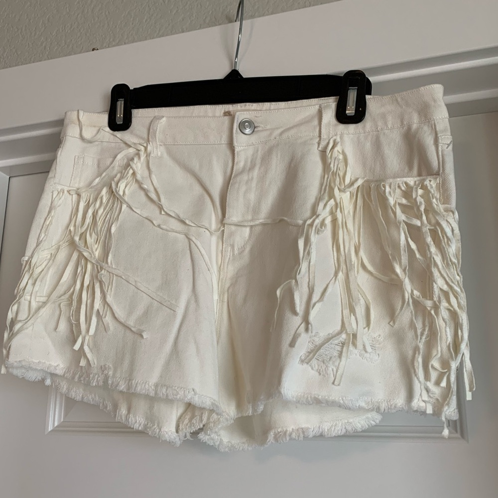 Cute white denim shorts with fringe